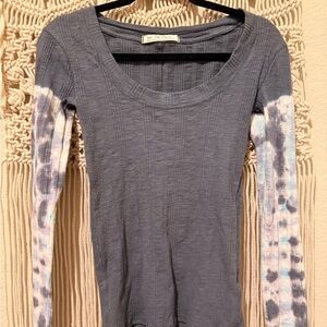We The Free Charcoal Top with Pastel Tie-Dye Sleeves Women’s Small, Casual Boho